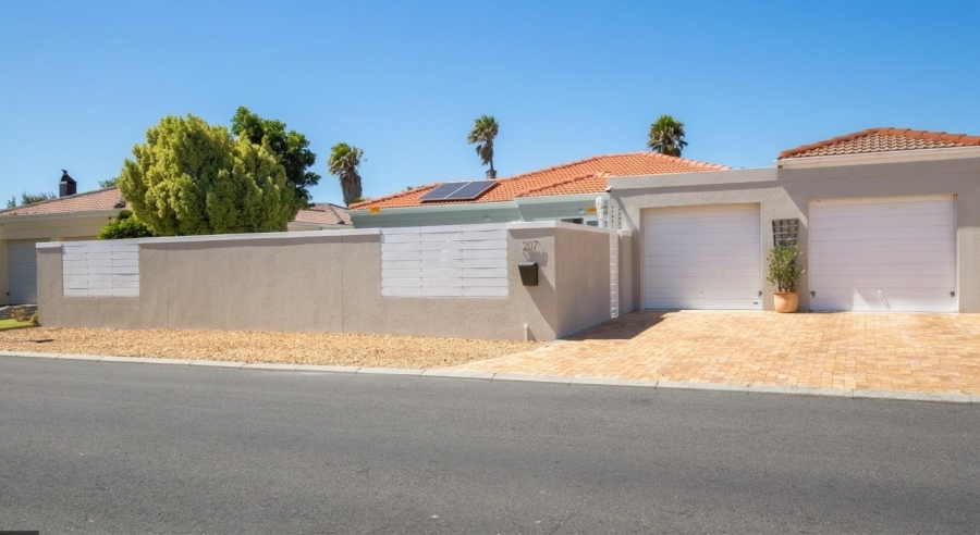 To Let 4 Bedroom Property for Rent in Sunningdale Western Cape